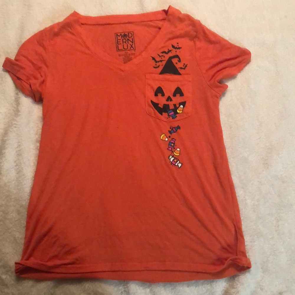 Halloween shirt with jack-o’-lantern face, Candy and which hat